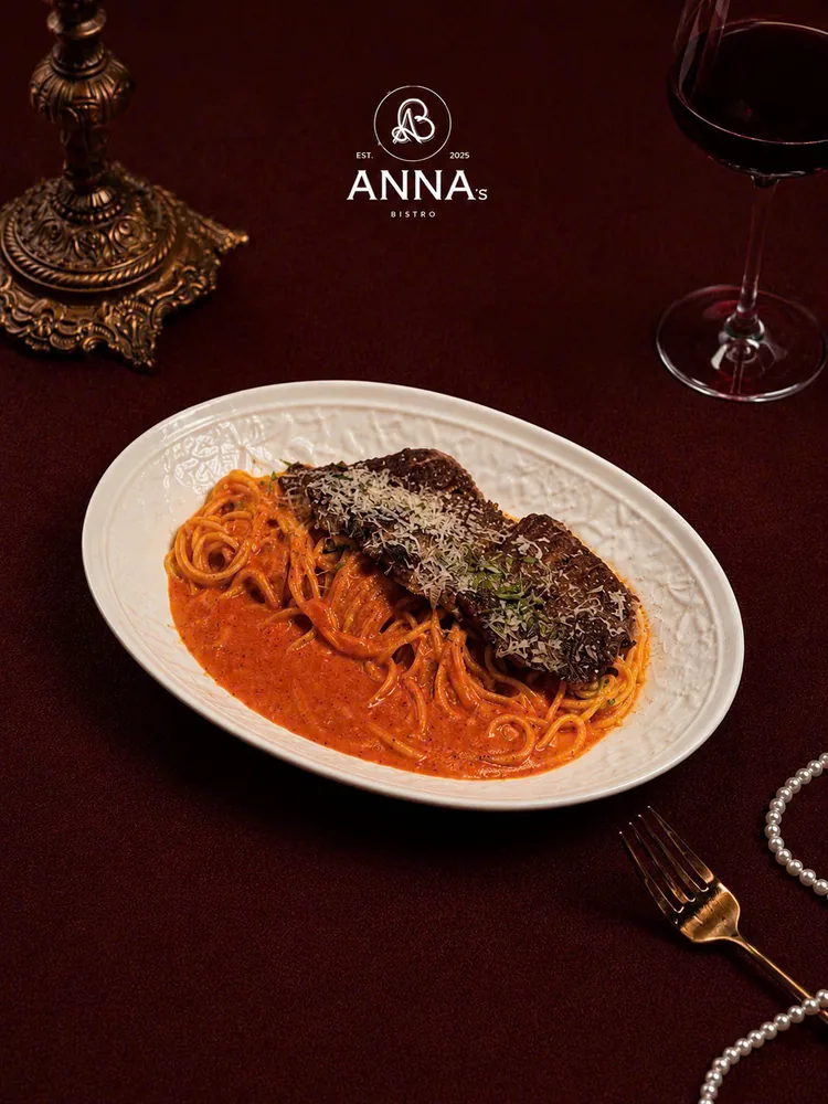 Mì Kem Rose + Steak tại Anna's Bistro