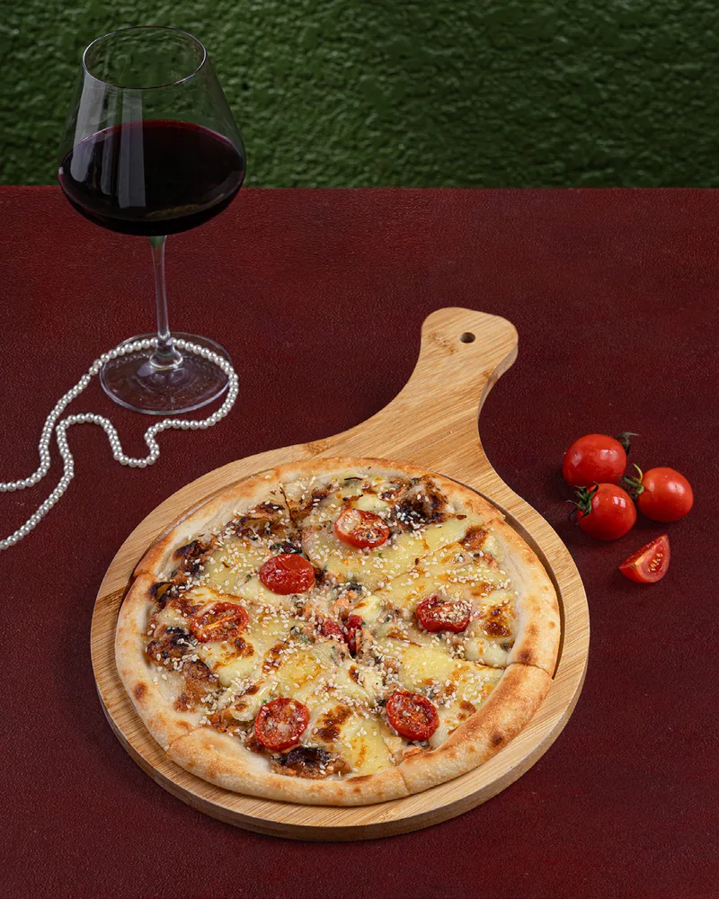 Pizza Cá Hồi tại Anna's Bistro