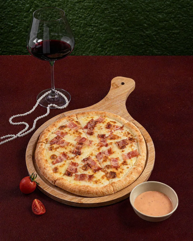 Pizza Phô Mai Bacon tại Anna's Bistro