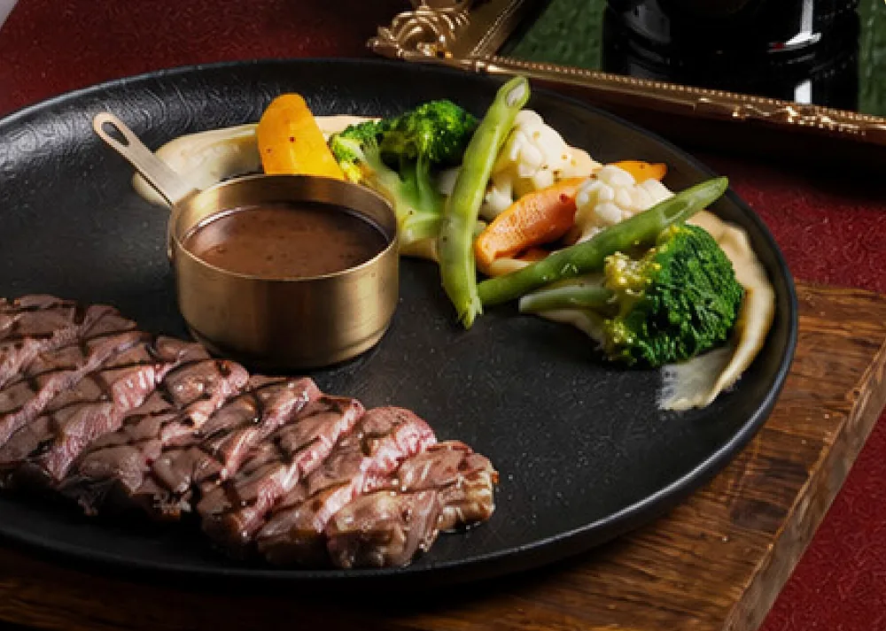Steak Bò tại Anna's Bistro
