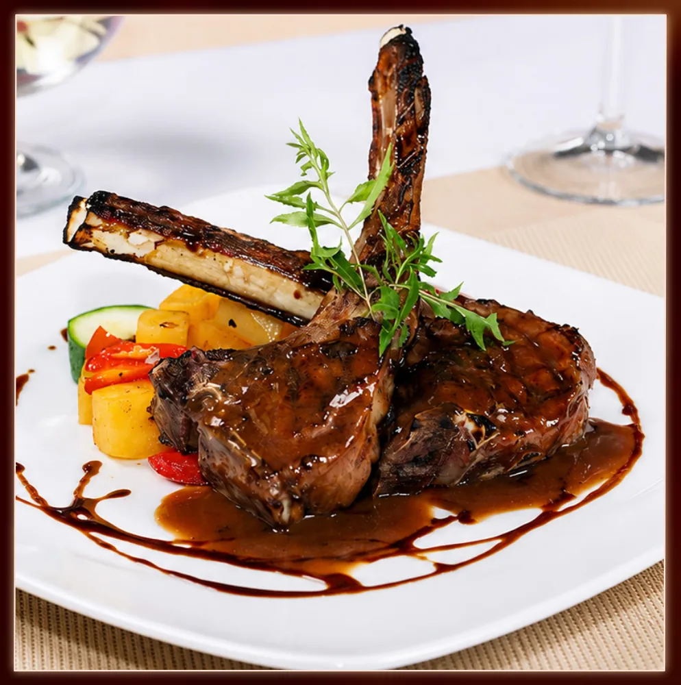Sườn Cừu Nướng Sốt Rượu Vang Đỏ tại Anna's Bistro
